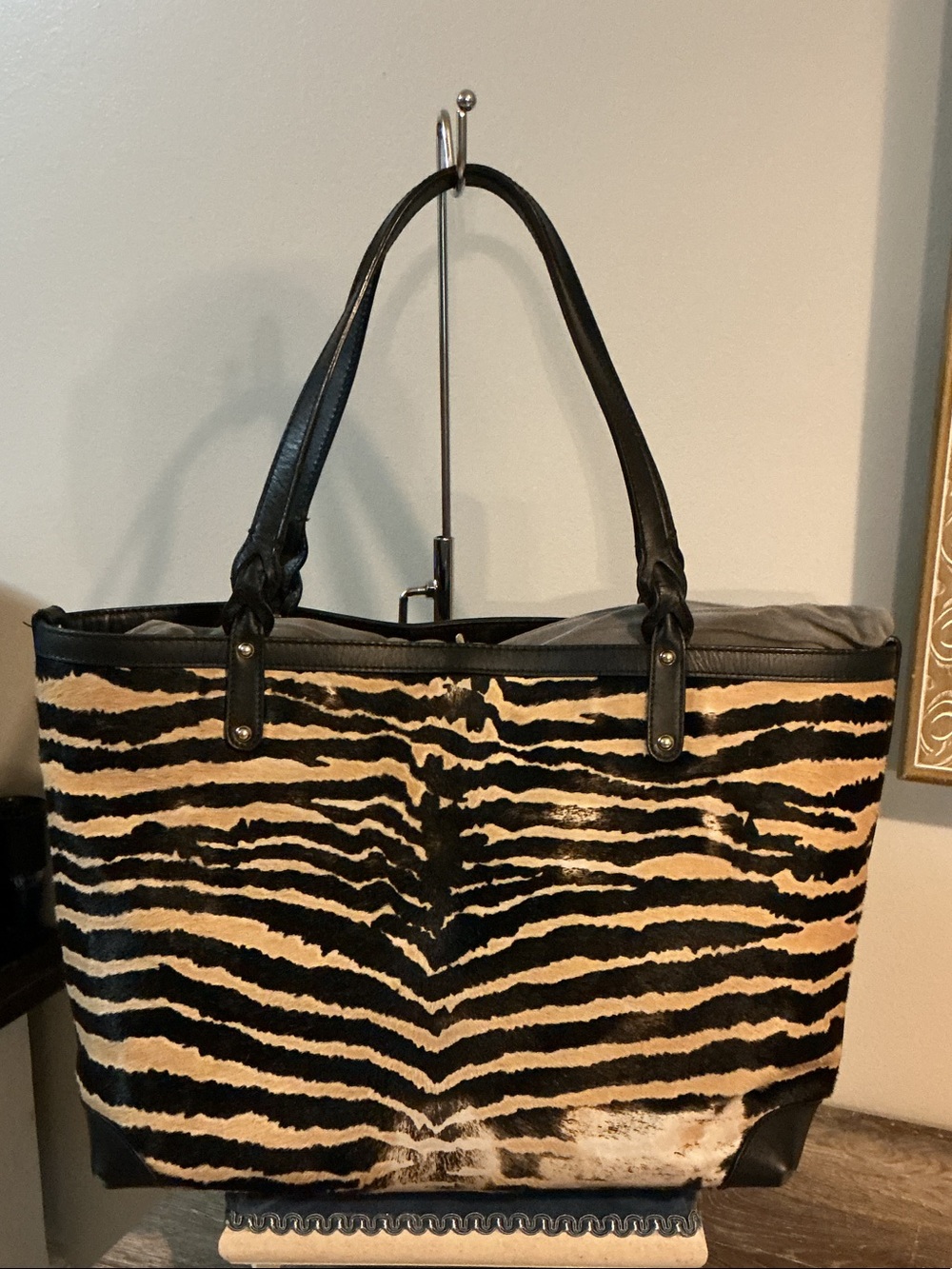 Gucci Tiger Stripe Pony Hair & Leather Craft Tote Bag Plus Pouch COA - Picture 2 of 15